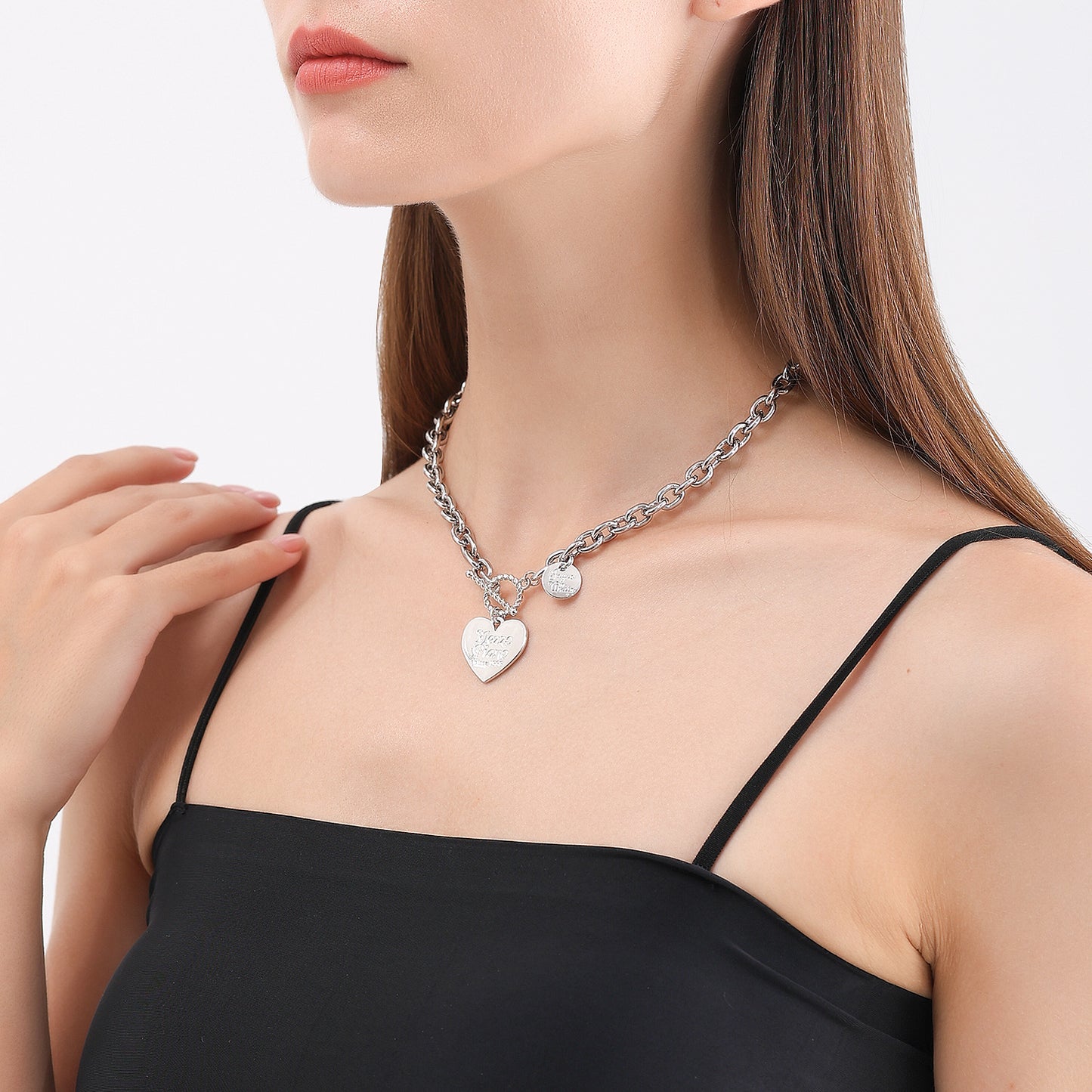 Minimalist Cool-Tone Alloy Heart Pendant Necklace for Women with Plated Finish and Clavicle Chain Style