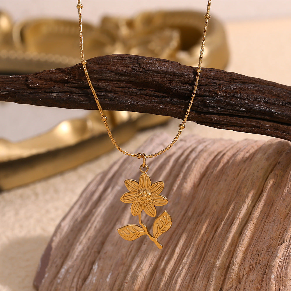 Collana con ciondolo a loto a sette petali in stile floreale vintage da donna in acciaio inossidabile placcato oro 18K