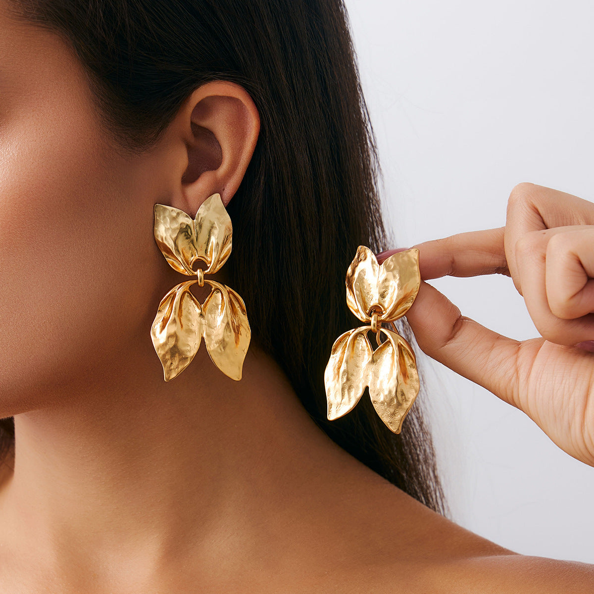 Pendientes Colgantes Florales de Girasol Vintage Exagerados en Aleación de Metal con Acabado Chapado y Hojas de Perlas Simuladas