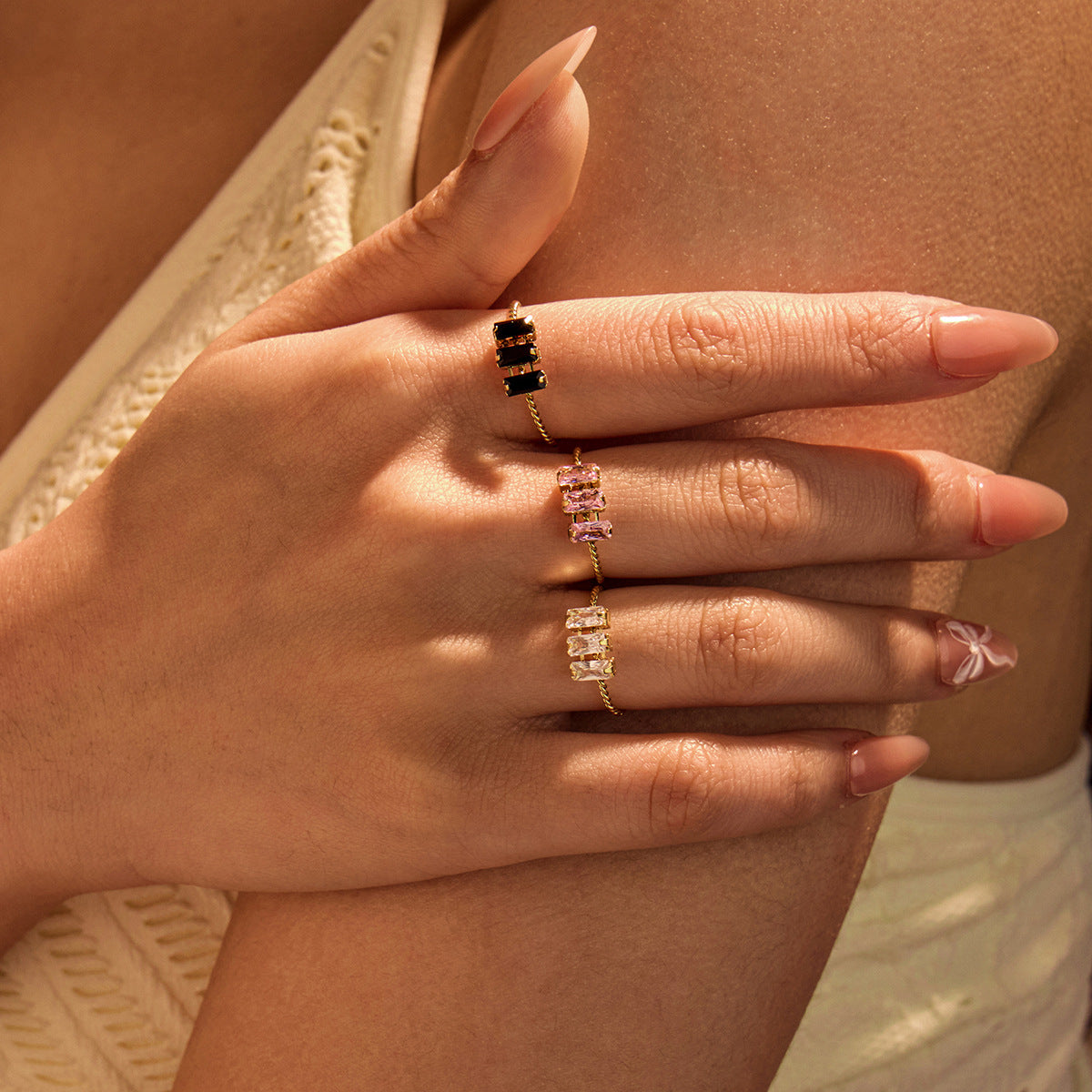 Anillo ajustable cuadrado minimalista de lujo de acero inoxidable con circonita para mujer con acabado chapado