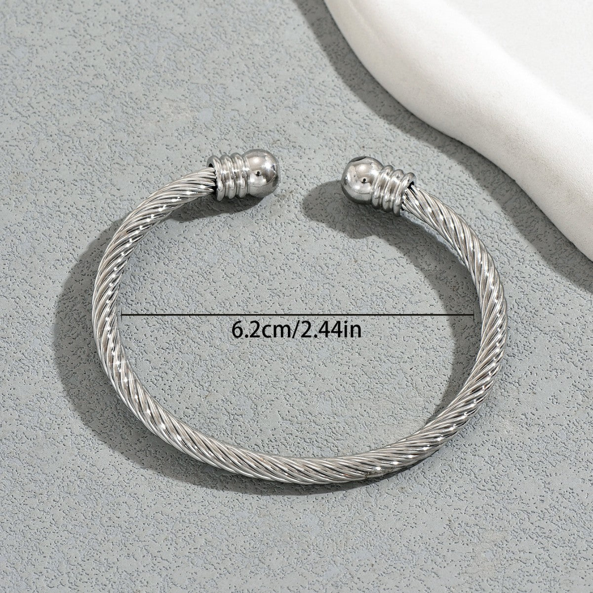 Pulsera Abierta Geométricaminimalista para Mujer en Cobre Bañado con Acabado Pulido