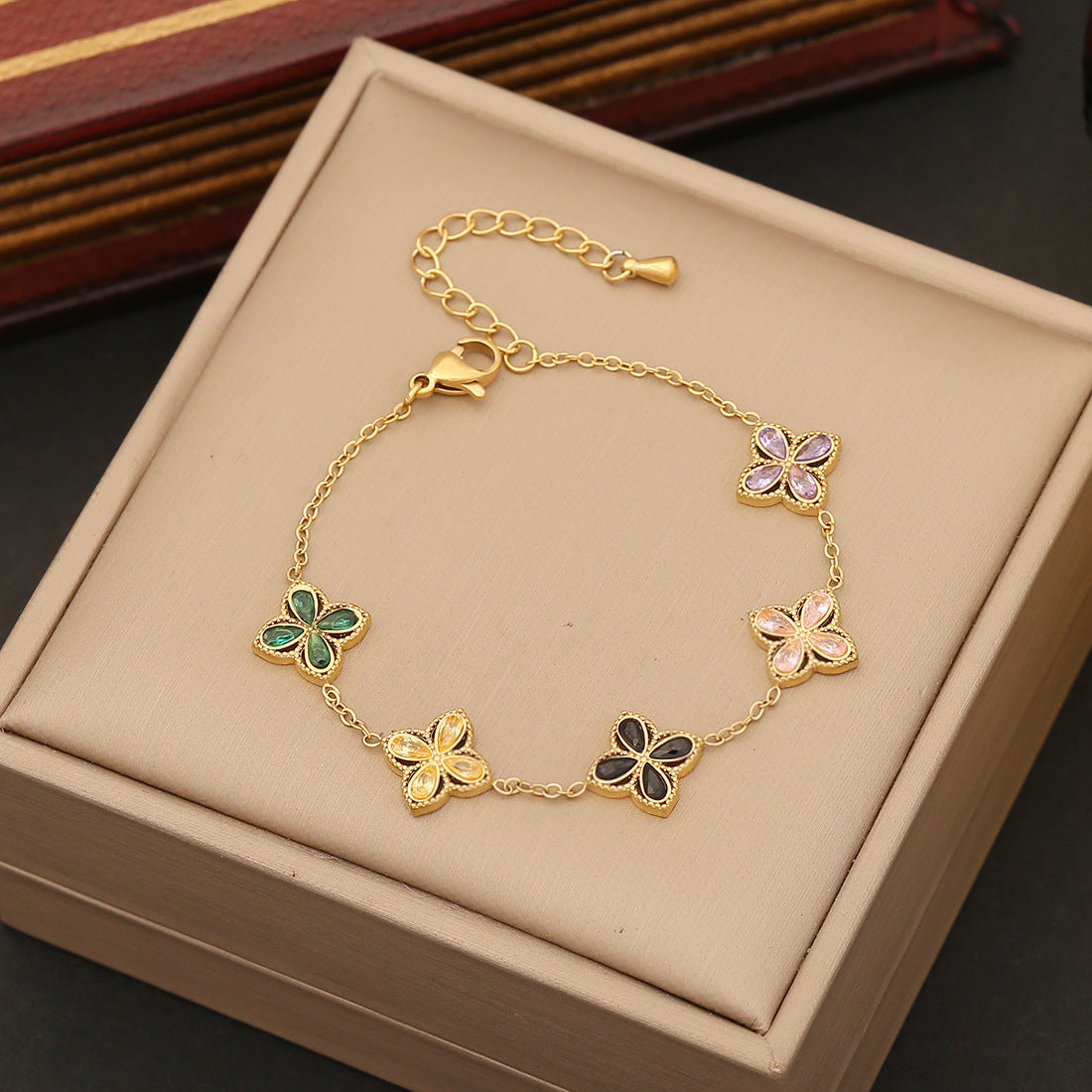 Bracciale da donna stile OL con fiore di zirconi in acciaio inossidabile con finitura placcata