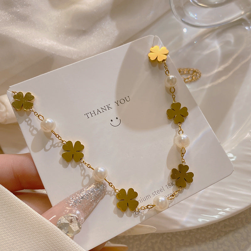 Minimalist Elegant Gold Plated Titanium Steel Four-Leaf Clover Pearl Necklace