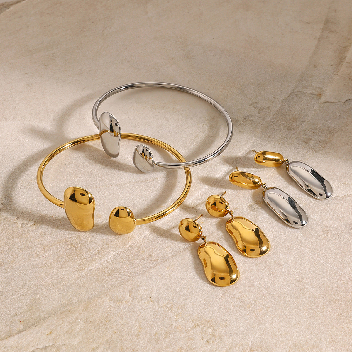 Set di bracciale e orecchini a goccia in acciaio inossidabile asimmetrico e minimalista con finitura placcata