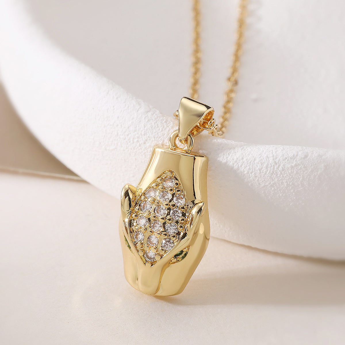 Vintage Hip-hop Gold Plated Brass Leopard Head Pendant Necklace with Cubic Zirconia for Women