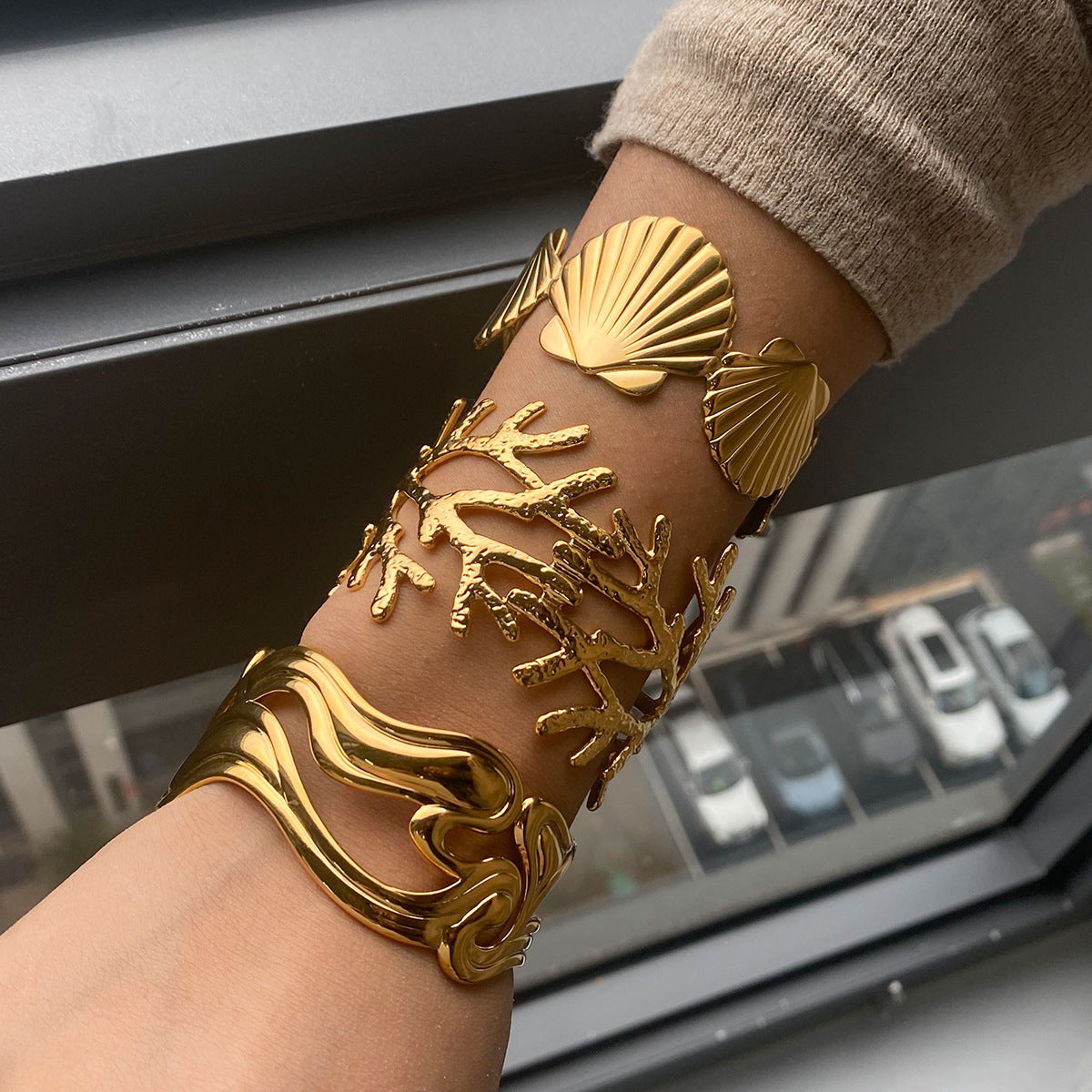 Luxury Stainless Steel Plated Shell Bracelet for Women