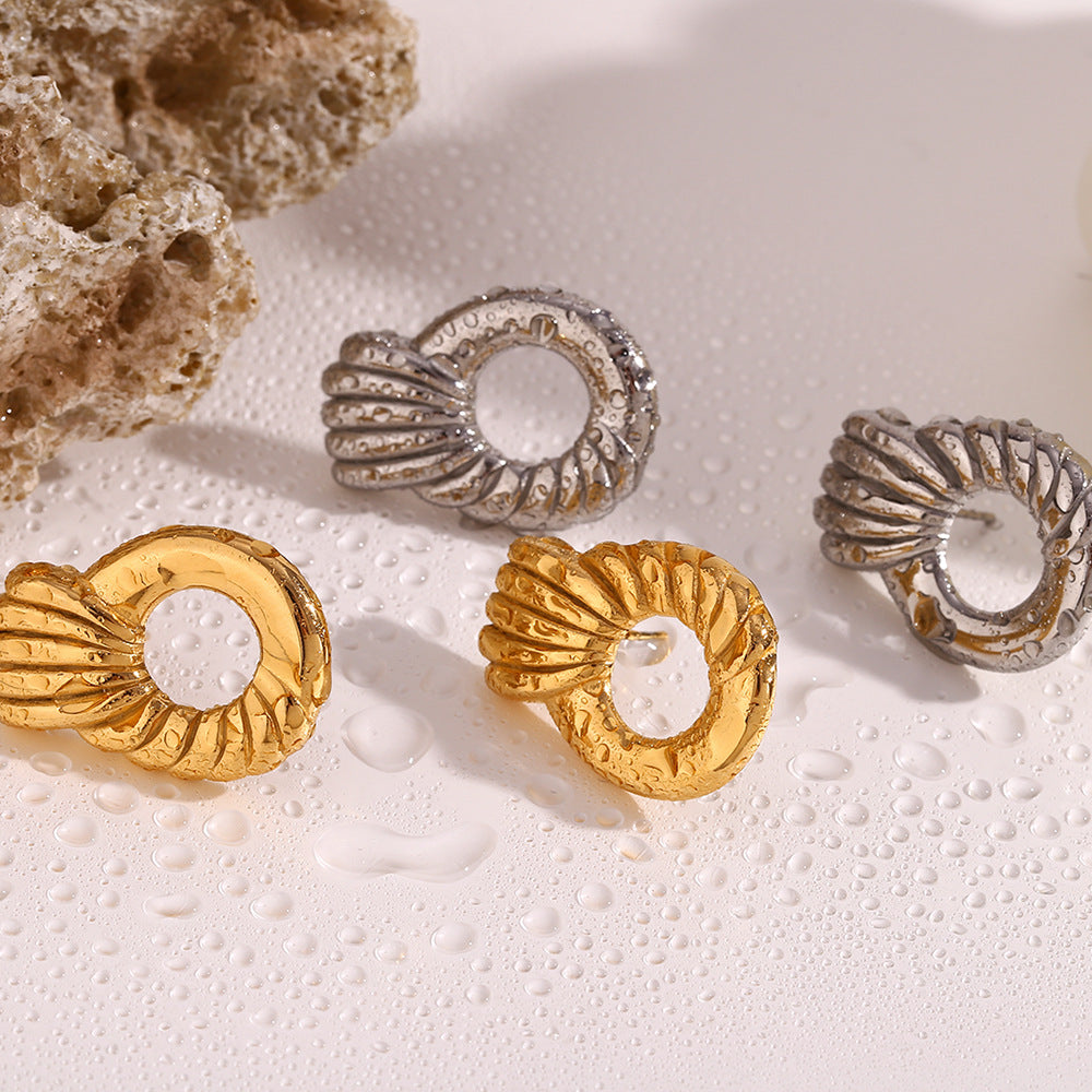 Orecchini a perno da donna geometrici alla moda in acciaio inossidabile con placcatura in oro 18 carati e motivo a strisce diagonali