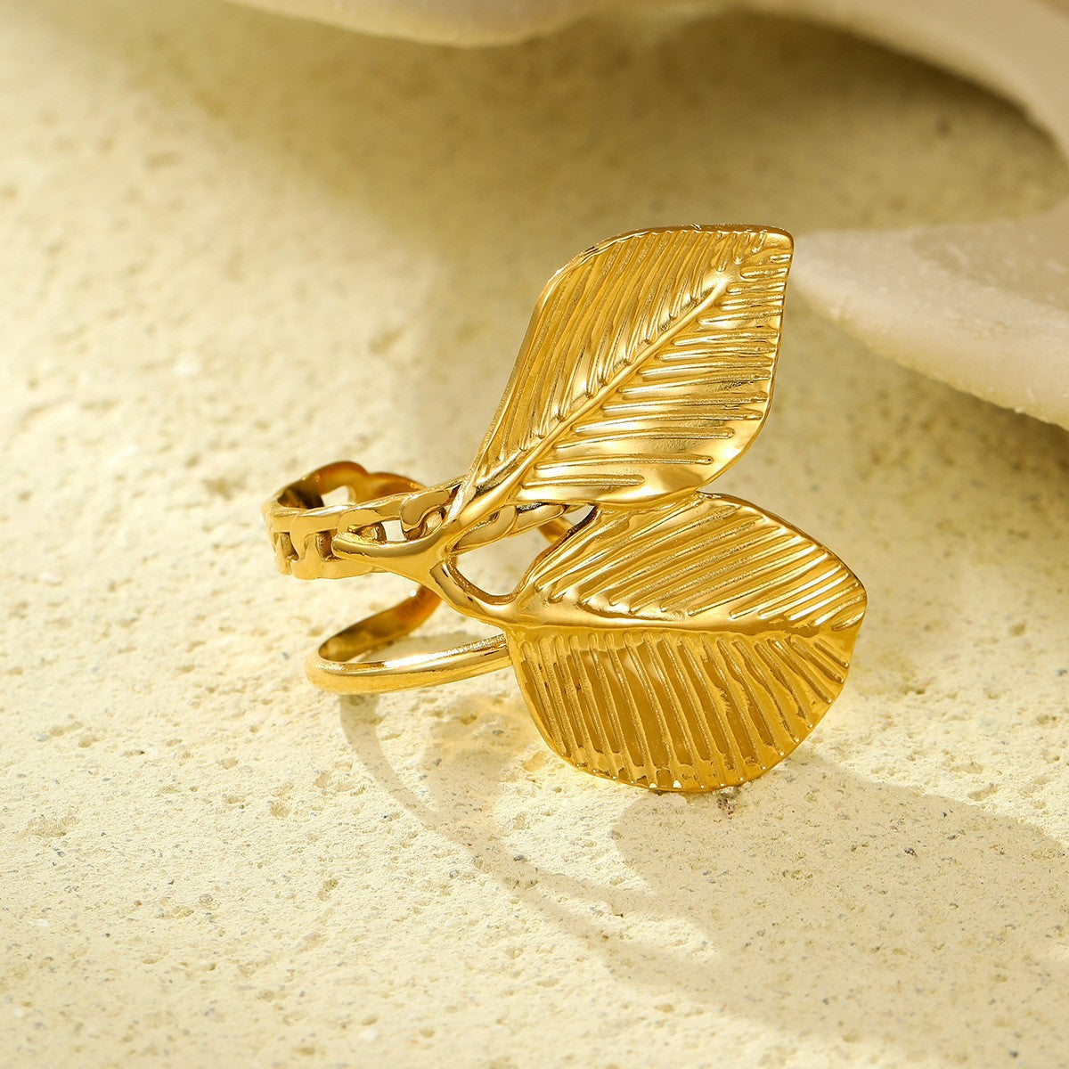 Anillo de Acero Inoxidable con Hoja Floral Vintage y Acabado Chapado para Mujer, Diseño de Banda Abierta Ajustable