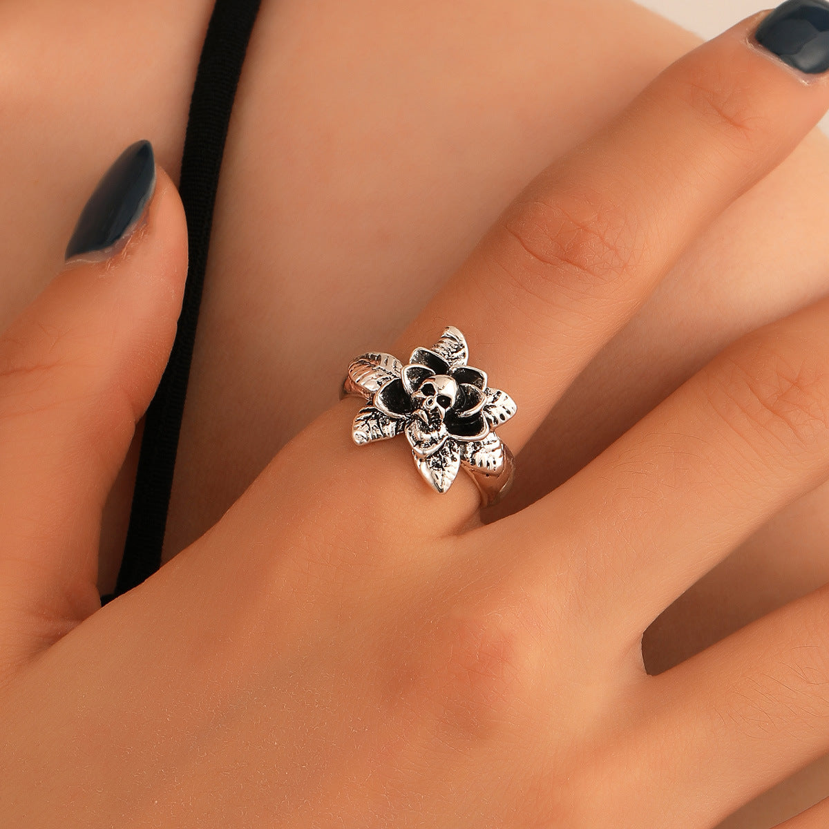 Gothic Punk Skull-Shaped Alloy Ring with Electroplated Finish for Unisex Streetwear Fashion