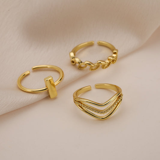 Anillo Abierto Geométrico Minimalista para Mujer Hecho de Latón con Baño de Oro de 18K e Incrustaciones de Zirconia