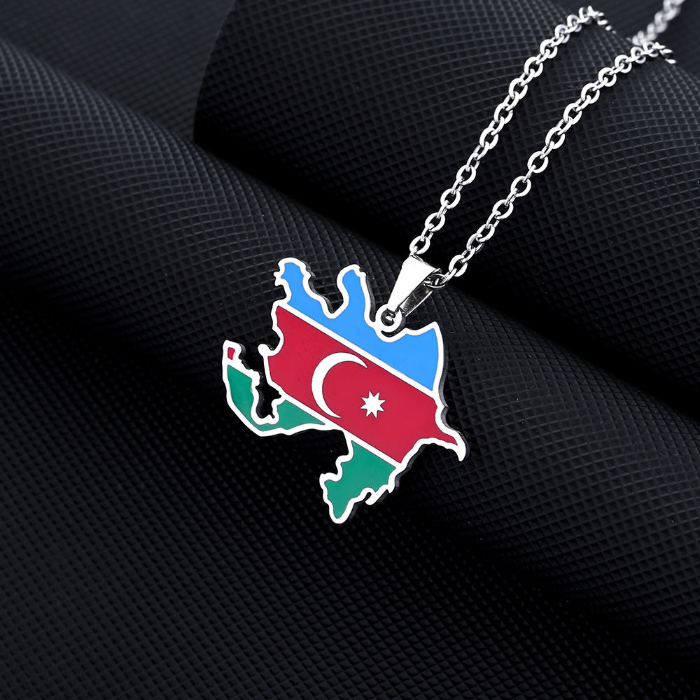 Collar con colgante de mapa y bandera de Azerbaiyán de acero de titanio esmaltado geométrico vintage étnico con cadena O para mujer