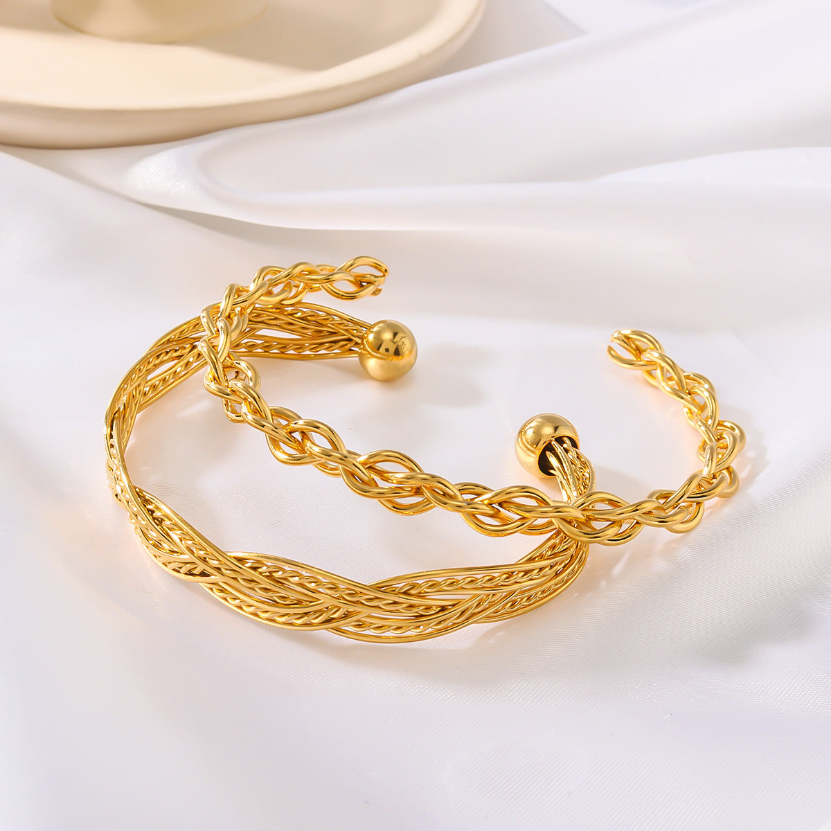 Bracciale regolabile da donna in stile vintage Ins con placcatura in oro 18 carati in acciaio titanio intrecciato