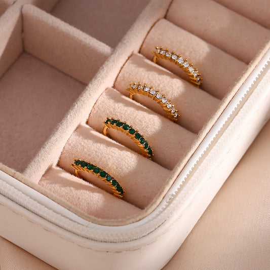 Aretes Mini Huggie Minimalistas Geométricos de Acero Inoxidable Chapados en Oro de 18K con Zirconia Micro-Pavé