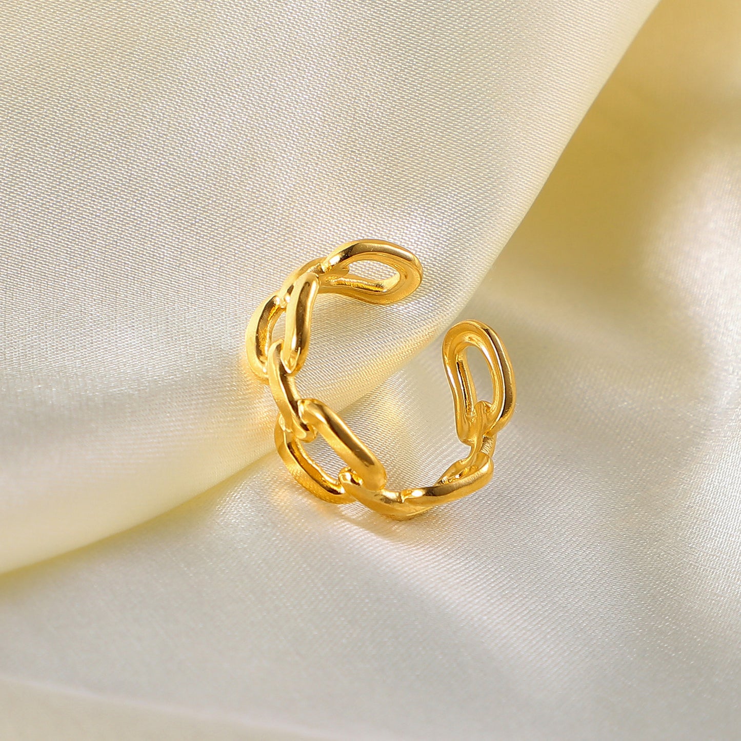 Anillo Minimalista Cuadrado Eslabón de Acero Titanio para Mujer con Baño de Oro de 18K