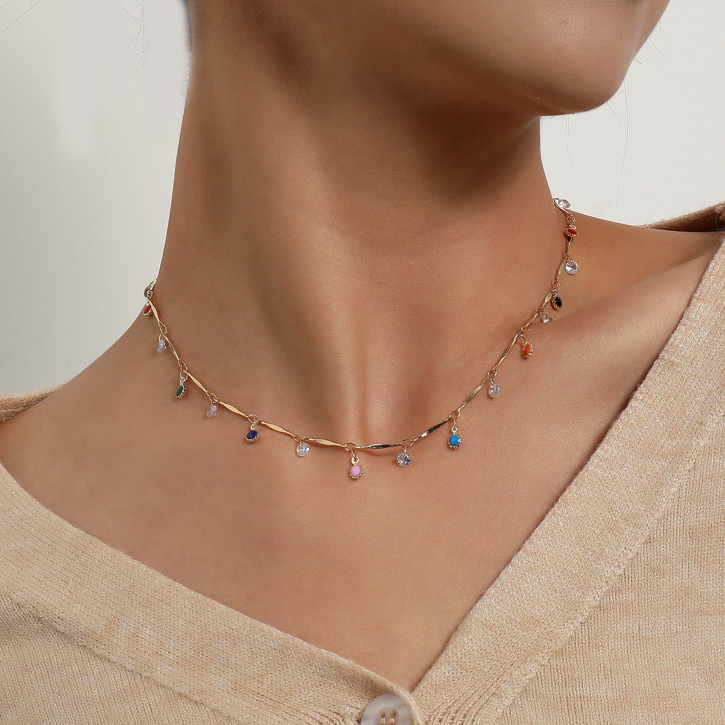 Elegant Short Rhinestone Flower Pendant Necklace for Women Alloy Plated Straight Tube Handmade Chain
