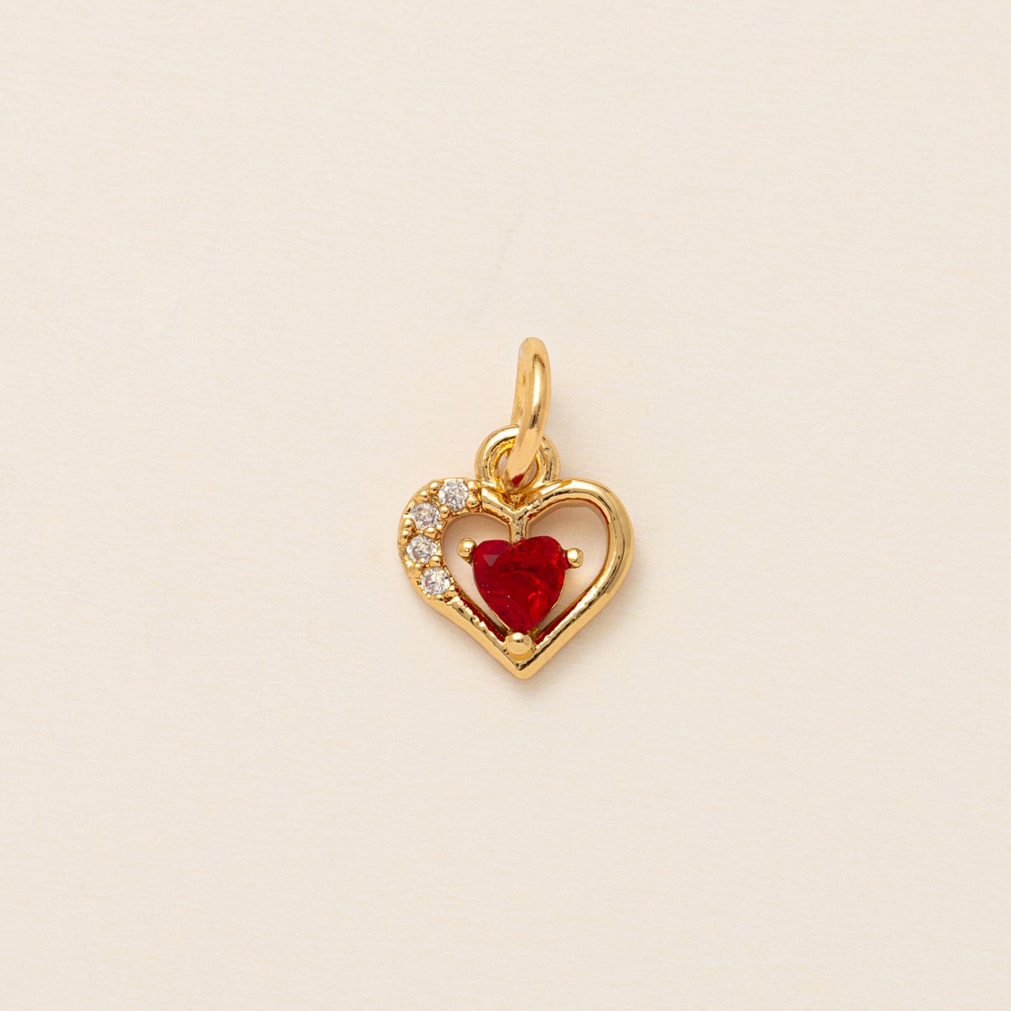 Barra de dijes de corazón chapado en oro de latón a la moda para mujer
