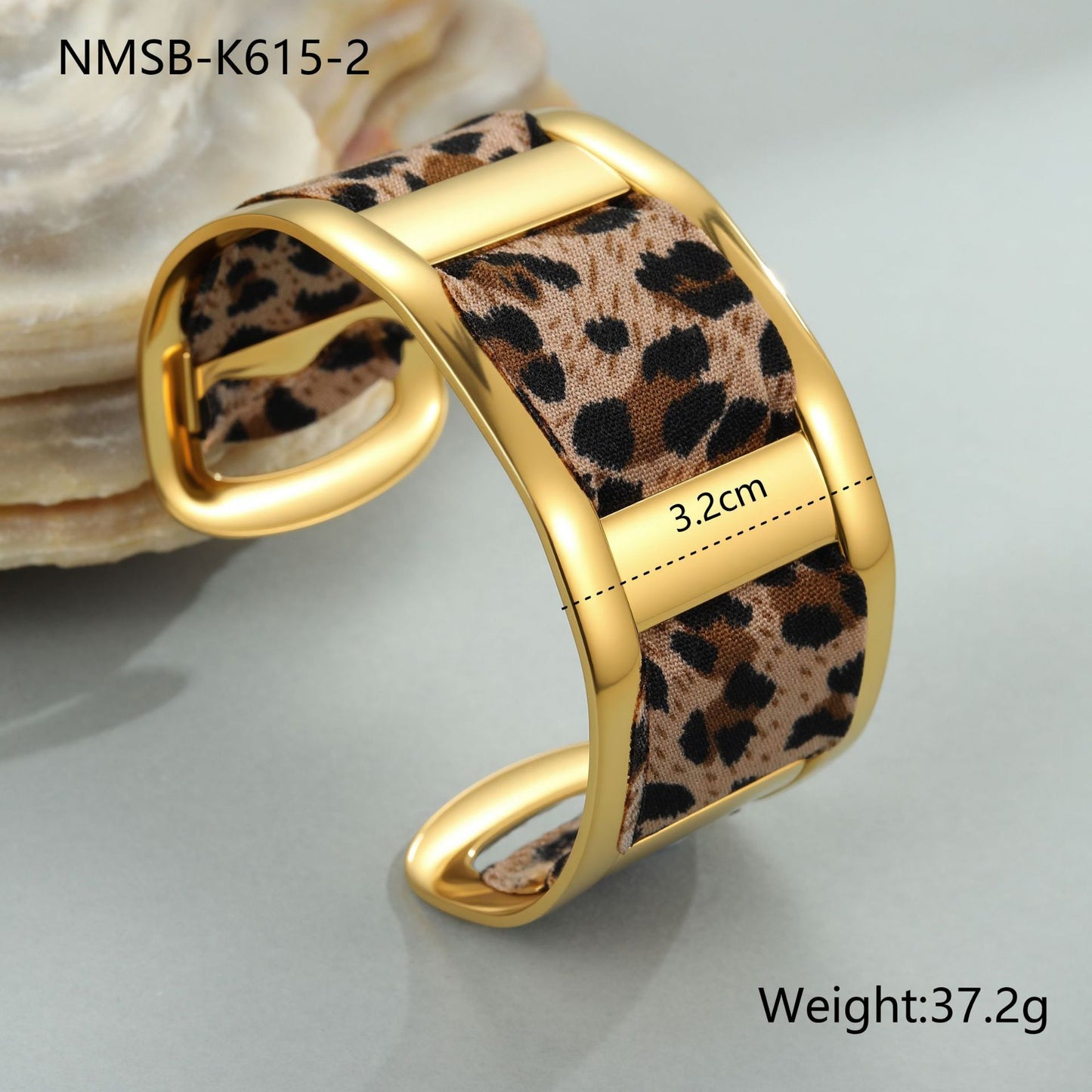 Fashionable Geometric Stainless Steel Bracelet with 18K Gold Plating Wide Cuff Statement Bracelet for Women