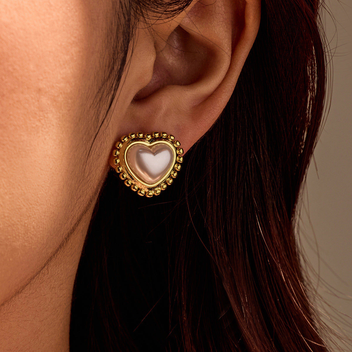 Aretes de Corazón Minimalistas Vintage de Acero Inoxidable con Incrustaciones de Perlas Barrocas para Mujer