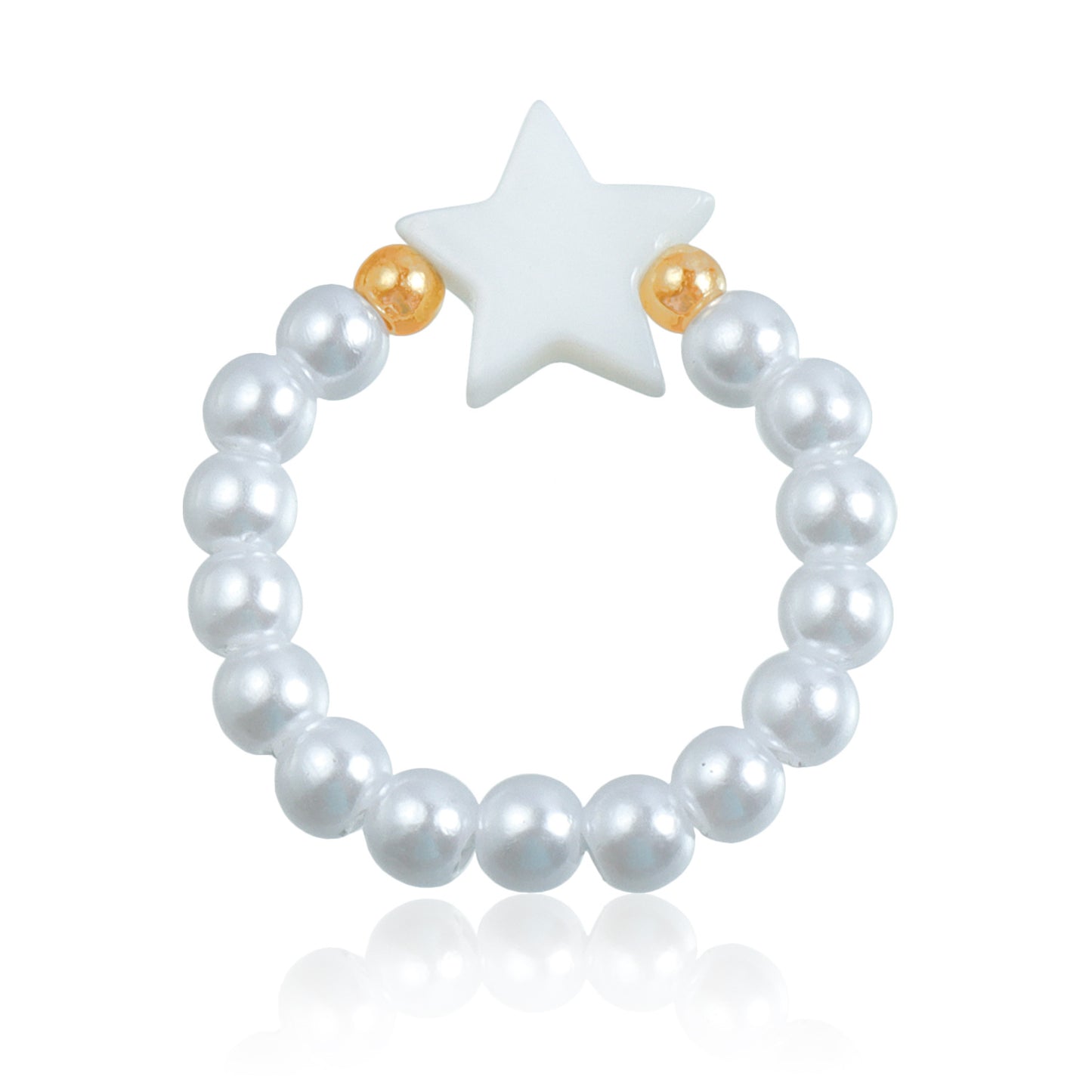 Anillo dulce y atrevido de perlas elásticas pequeñas con dije de corazón de nácar en metal chapado para mujer