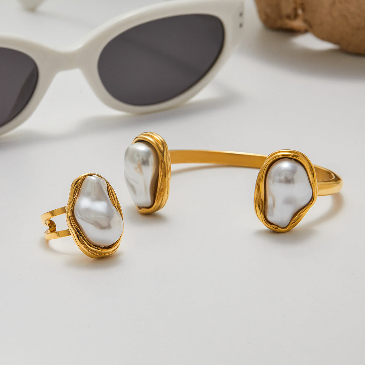 Set di bracciale e orecchini regolabili da donna con motivo minimalista di stelle, luna, nuvole e universo in acciaio al titanio placcato