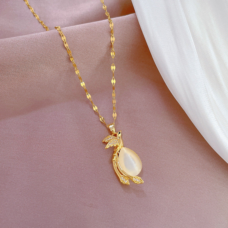 Collana con pendente Fenice a occhio di gatto geometrico minimalista da donna con catena in acciaio al titanio e intarsio di strass