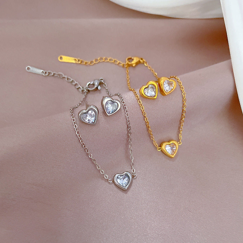 Cadena de mano ondulada de acero de titanio con corazón de diamantes de imitación bohemios vintage