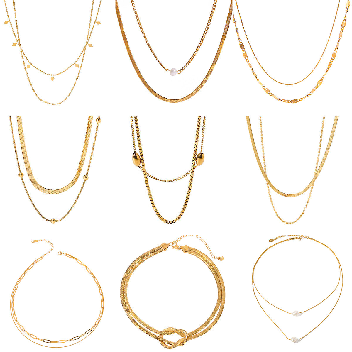Collana con Pendente Geometrico Minimalista in Acciaio al Titanio con Finitura Placcata da Donna, Catena a Strati Regolabile in Acciaio Inossidabile