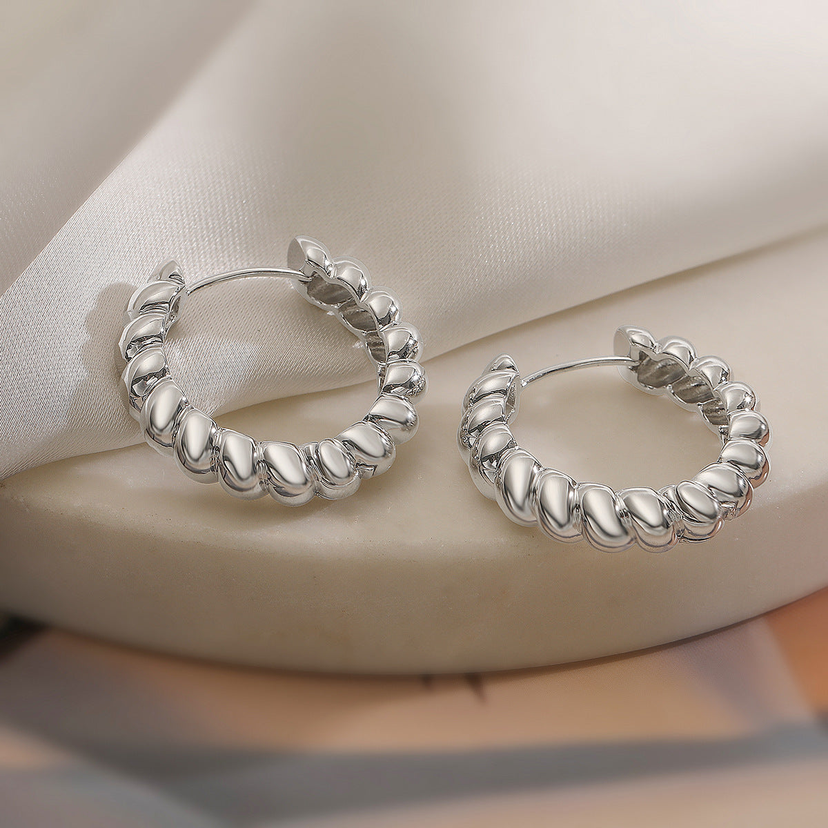 Vintage-Style Irregular Geometric Copper Hoop Earrings with 18K Gold Plating for Women