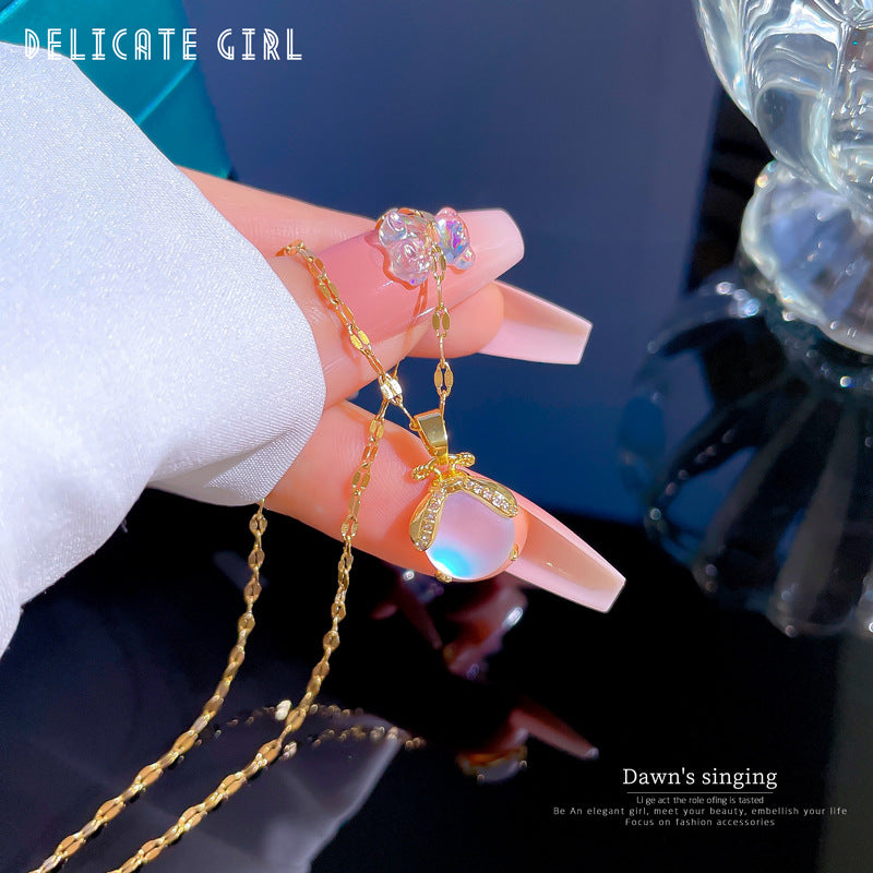 Collana con ciondolo a forma di coccinella ape Aurora in acciaio al titanio con placcatura in oro micro-pavé da donna, delicata catena per clavicola con design geometrico e cartoon
