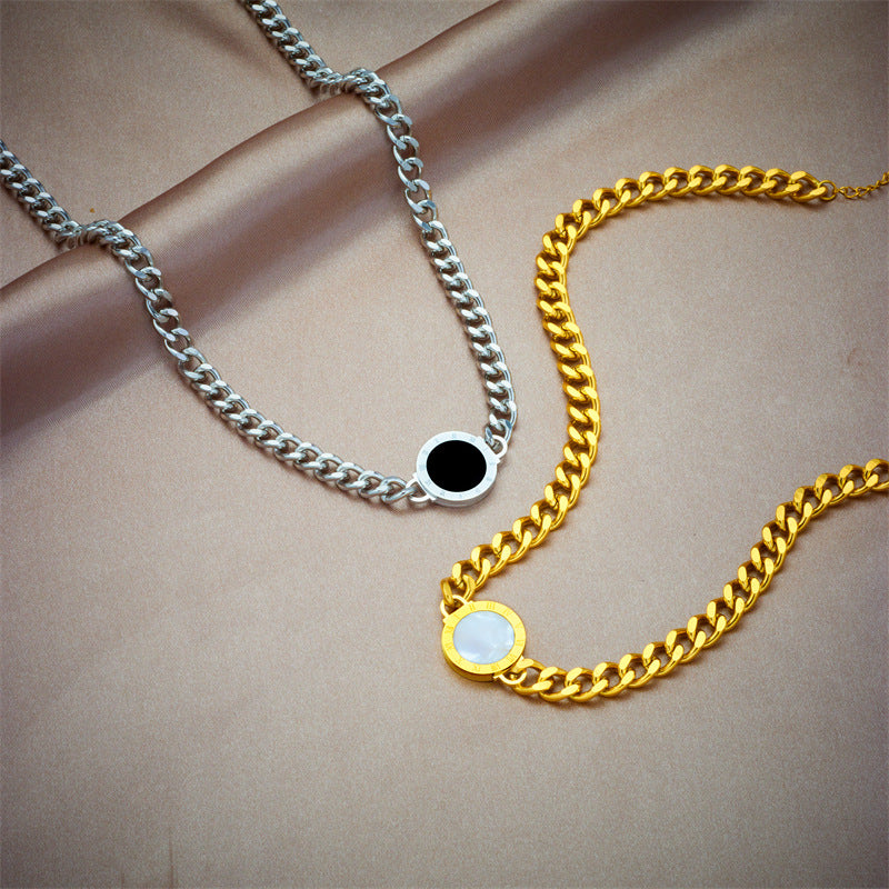 Collana Pendente Punk Minimalista Geometrica in Acciaio al Titanio con Finitura Placcata e Maglie a Catena