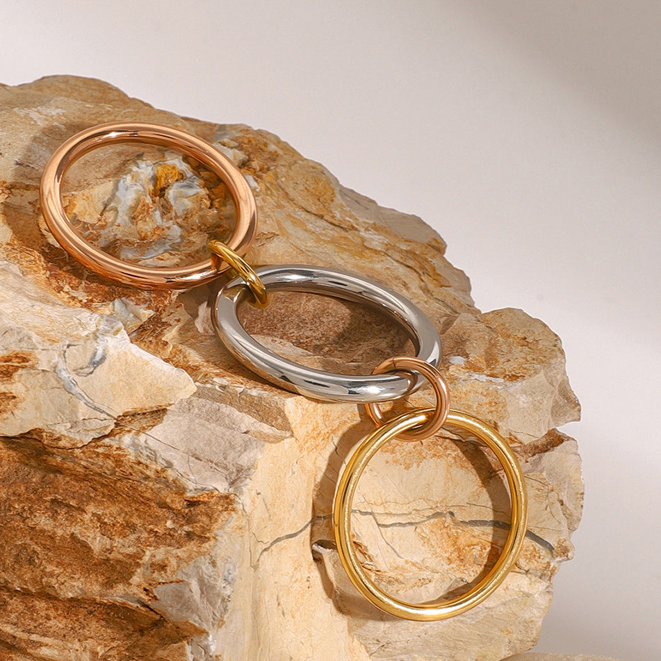Anello da donna impilabile in acciaio inossidabile geometrico minimalista con finitura galvanica