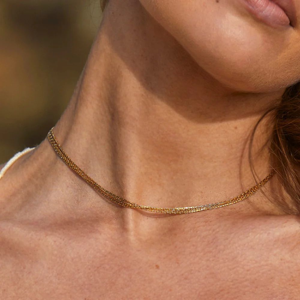 Collana da donna a strati a forma di U in acciaio al titanio minimalista con finitura placcata e catena a maglie di bambù