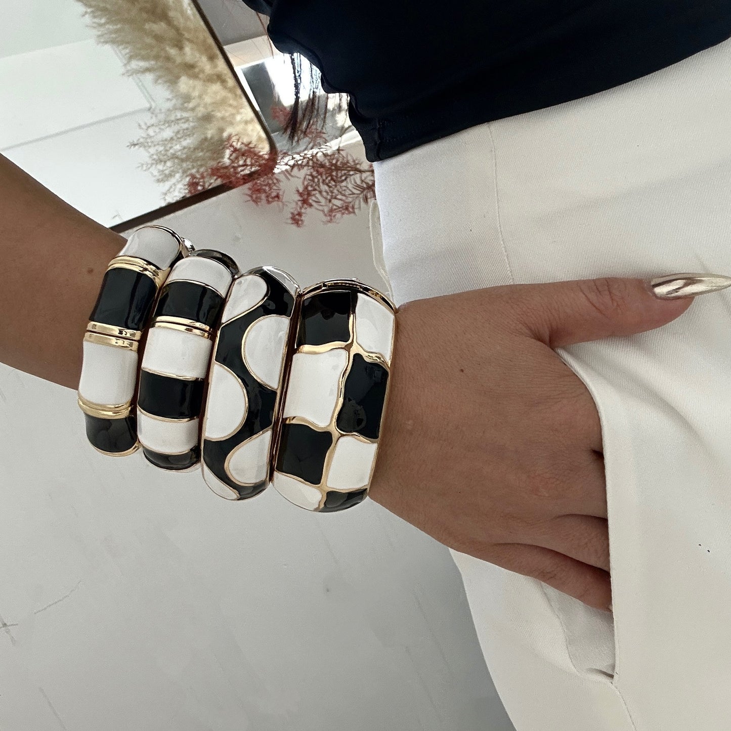 Vintage Round Geometric Checkered Enamel Plated Alloy Bracelet