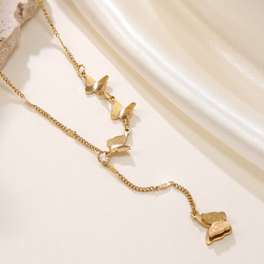 Collana a farfalla da donna in acciaio al titanio placcato oro di lusso con nappa