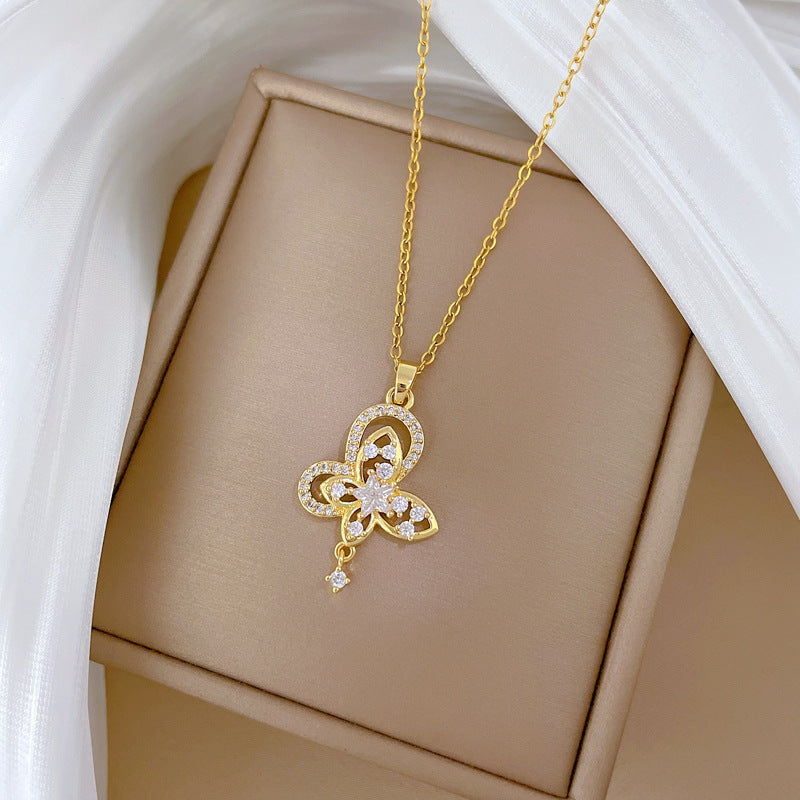 Collana con pendente a farfalla delicata da donna in acciaio inossidabile a doppio strato con design cavo e strass Catena clavicola elegante