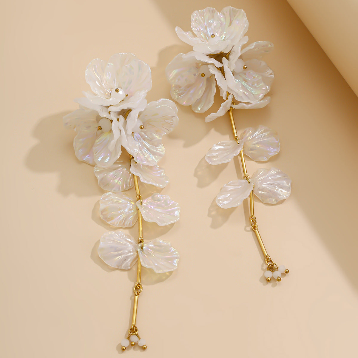 Sweet Minimalist Plated Resin Floral Pendant Necklace for Women