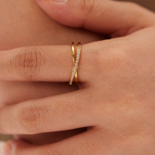 Anillo minimalista de acero inoxidable geométrico con circonitas micropavé, banda fina de moda para mujer