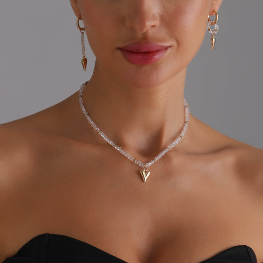 Collana con pendente in lega a forma di cuore alla moda con finitura placcata da donna, stile minimalista a medaglione per l'uso quotidiano