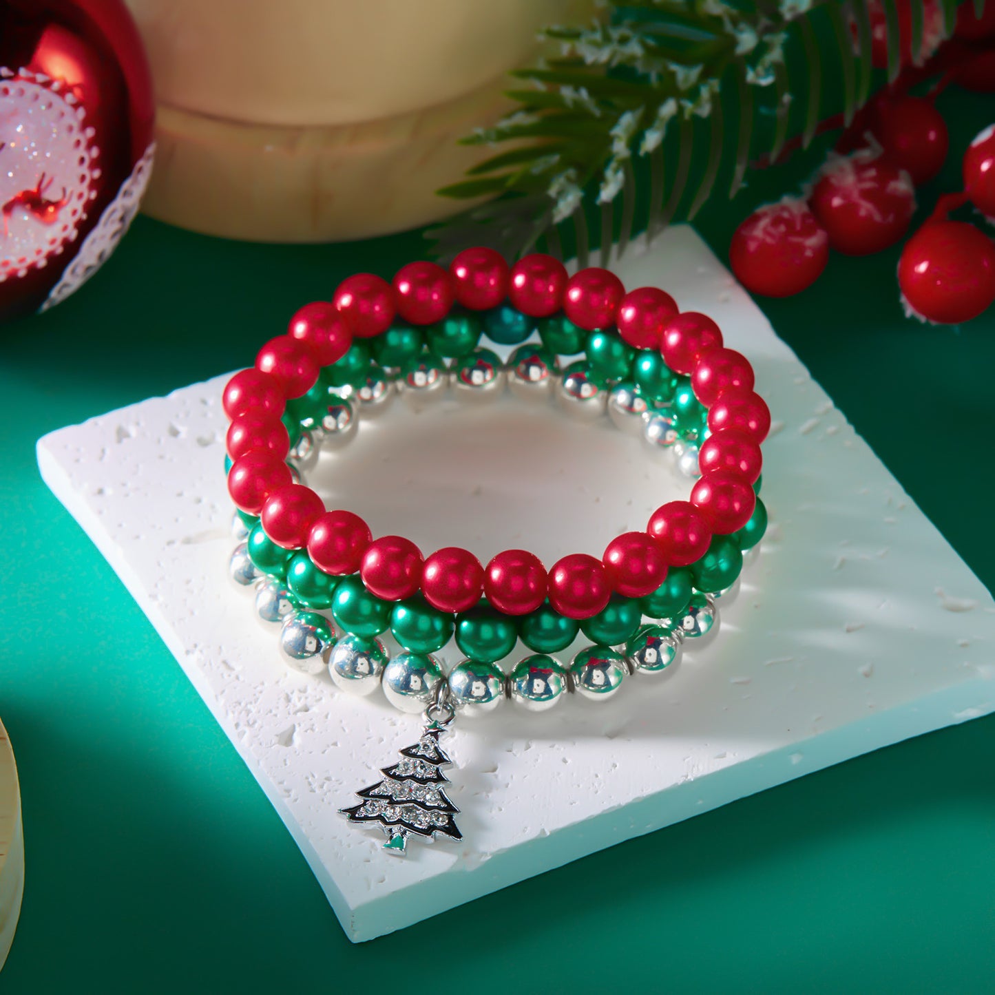 Braccialetto con ciondoli a tema natalizio a forma di alfabeto e cartoni animati, con perline in lega e motivi natalizi a campana di fiocco di neve e Babbo Natale, per donna