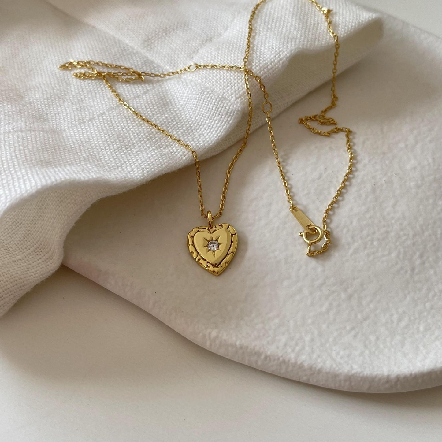 Collar Minimalista de Plata de Ley 925 con Corazón Pulido y Cadena de Bolitas