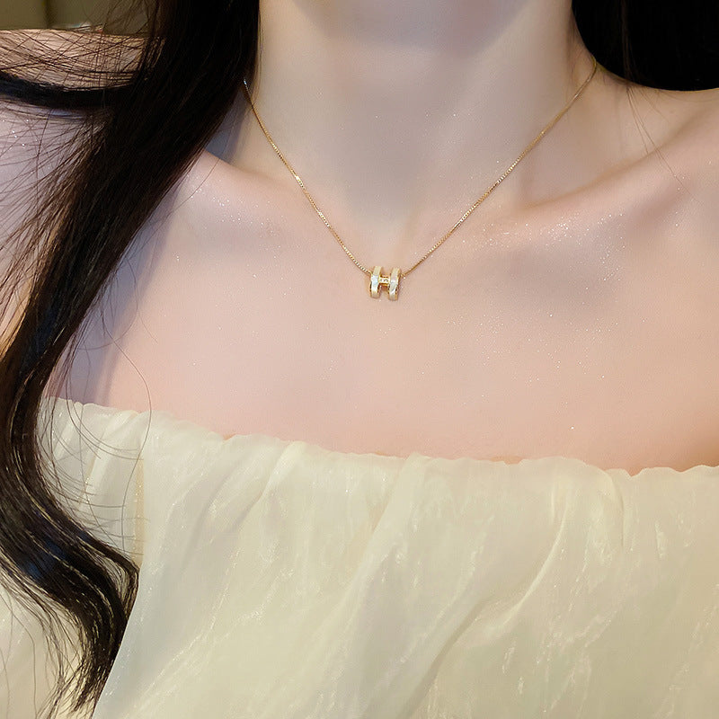 Elegant Floral Abalone-Inspired Pendant Necklace for Women in Alloy with Plated Finish, Delicate Clavicle Chain for Everyday Wear