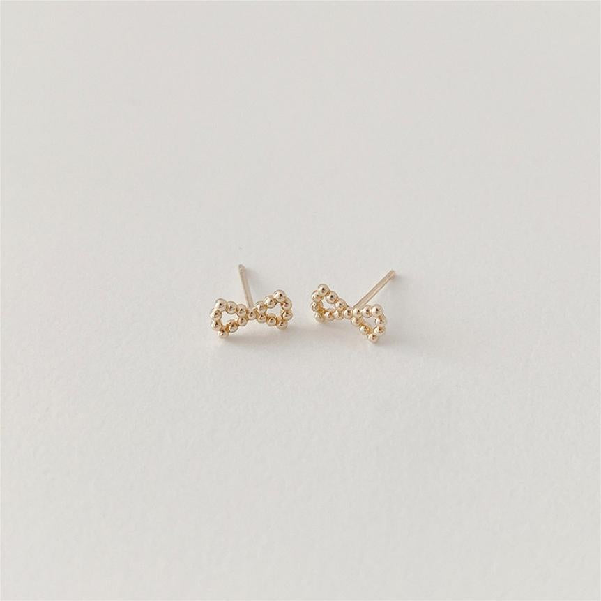 Orecchini a perno minimalistici a fiocco in argento sterling 925 con finitura placcata da donna