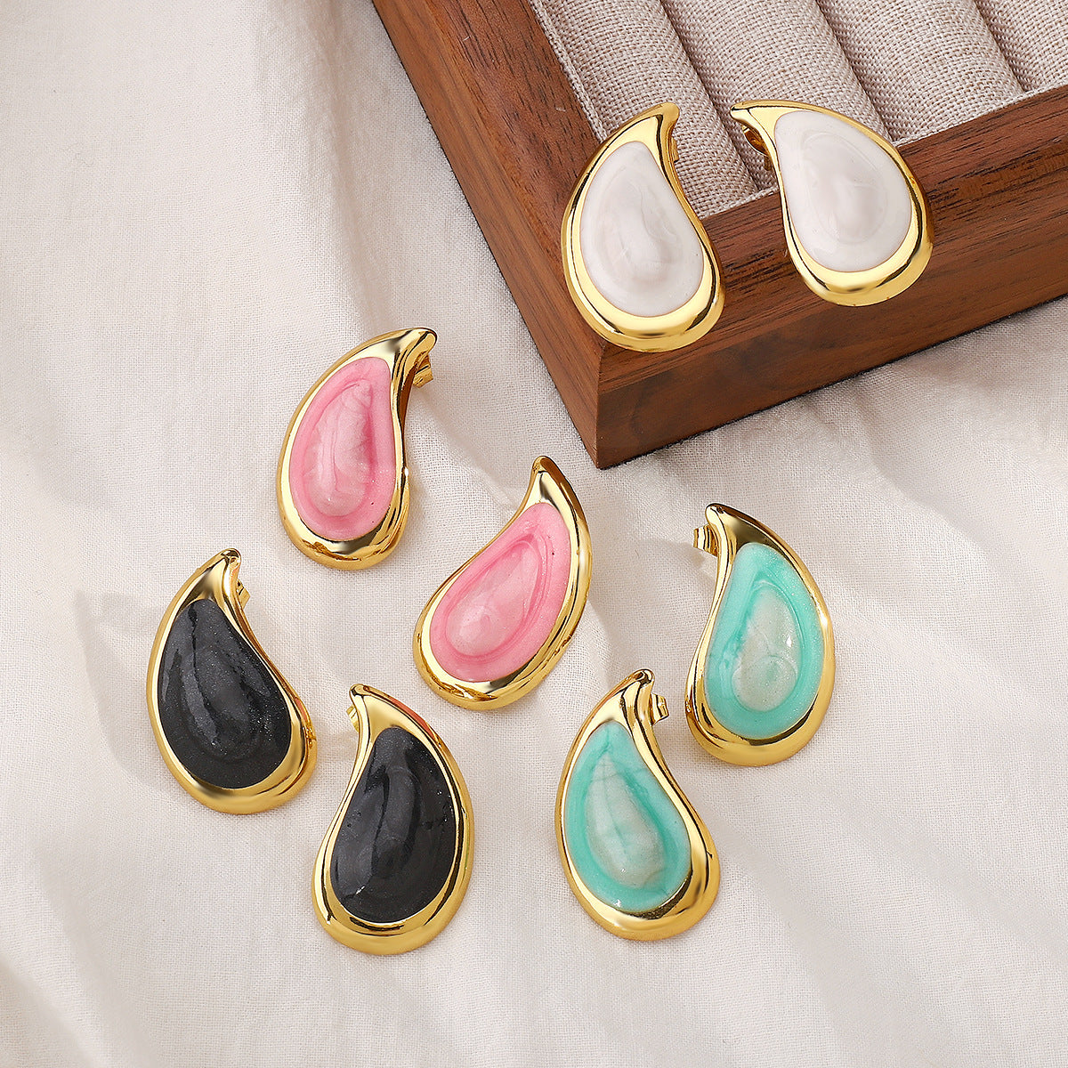 Pendientes de tuerca de acero inoxidable con forma de lágrima de esmalte vintage para mujer con estética retro artística