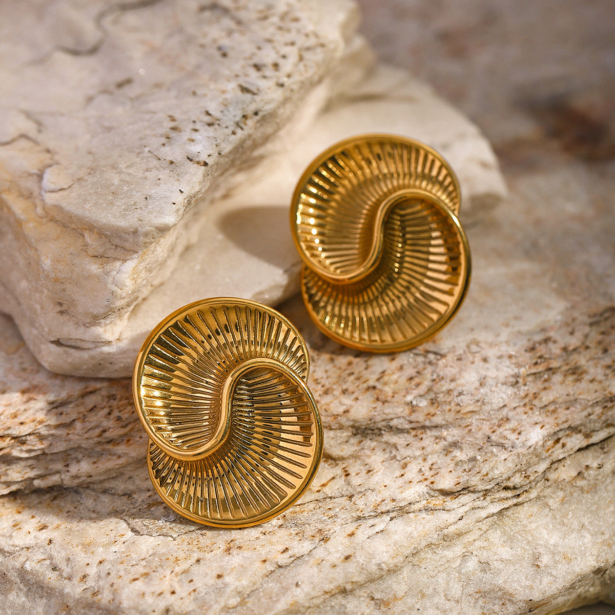 Pendientes de Acero Inoxidable Chapados en Oro de 18K con Diseño de Gota de Agua Asimétrica Estilo Ins para Mujer