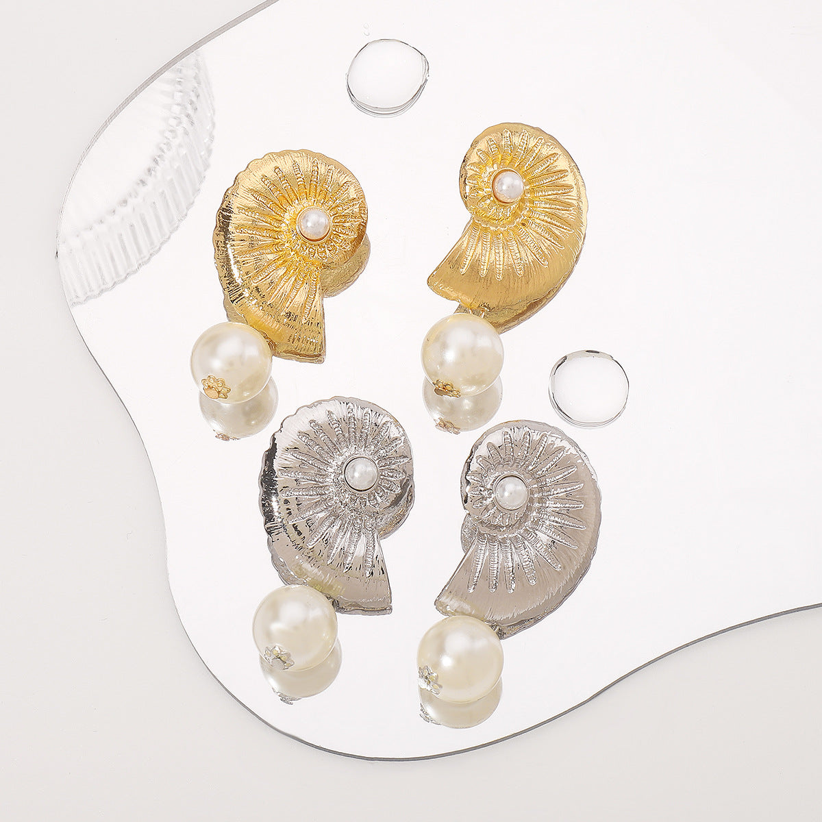 Pendientes Minimalistas de Aleación con Forma de Concha Marina y Detalles de Perlas para Mujer, Joyería Galvanizada para Vacaciones en la Playa