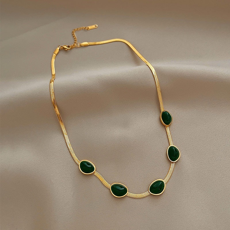Collana in acciaio al titanio placcato a forma di lacrima in stile vintage da donna con catena a serpente e dettaglio a cuore