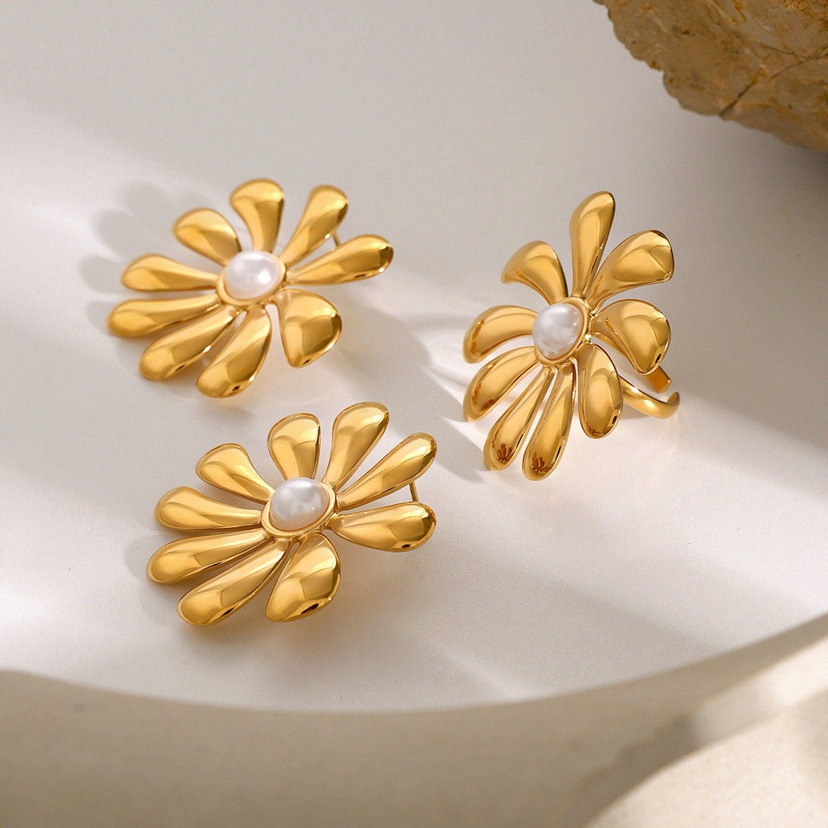 Fashion 18K Gold Plated Stainless Steel Sunflower Pearl Open Ring Floral Stud Earrings for Women