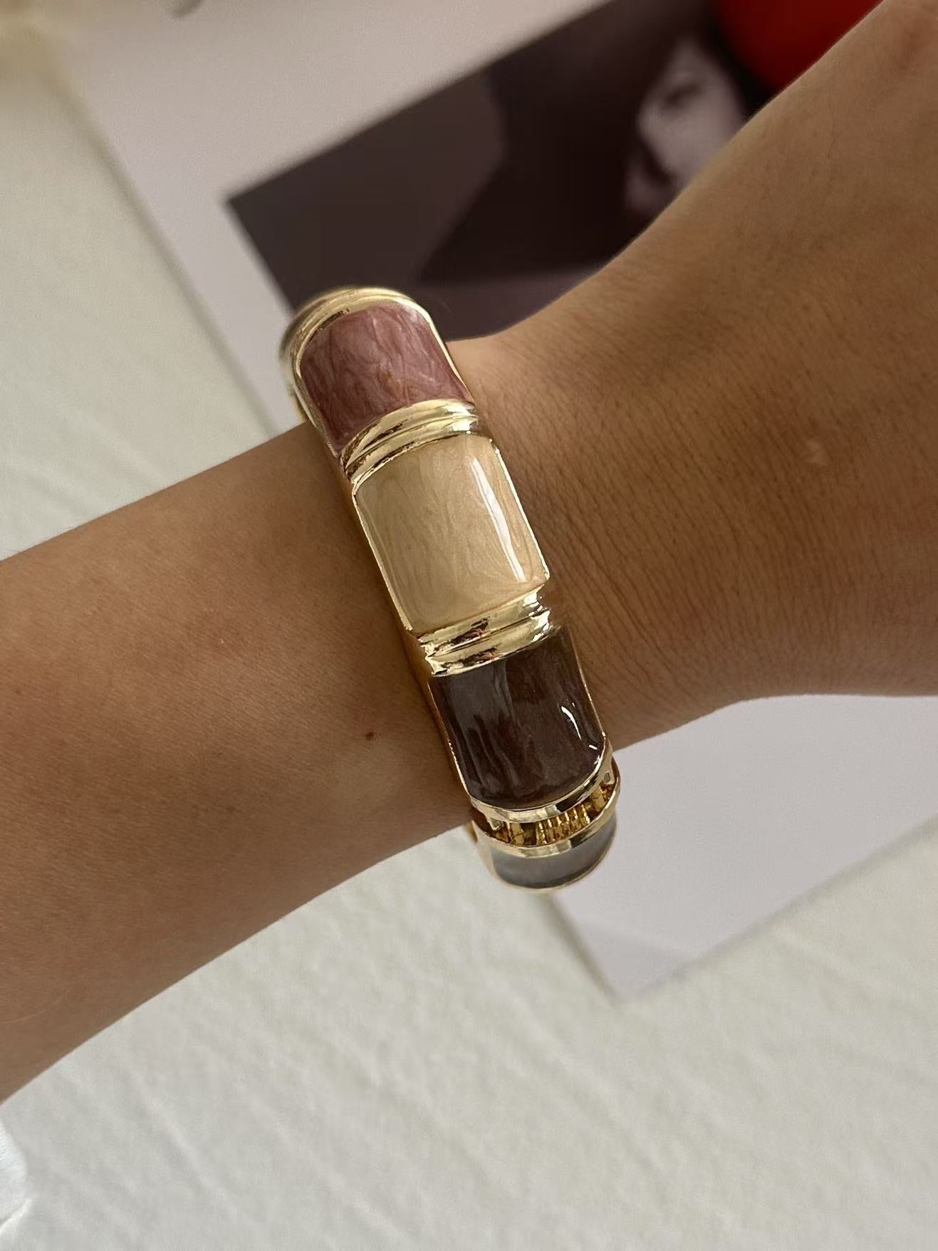 Bracciale da donna a polsino in lega smaltata pesante vintage con bambù geometrico