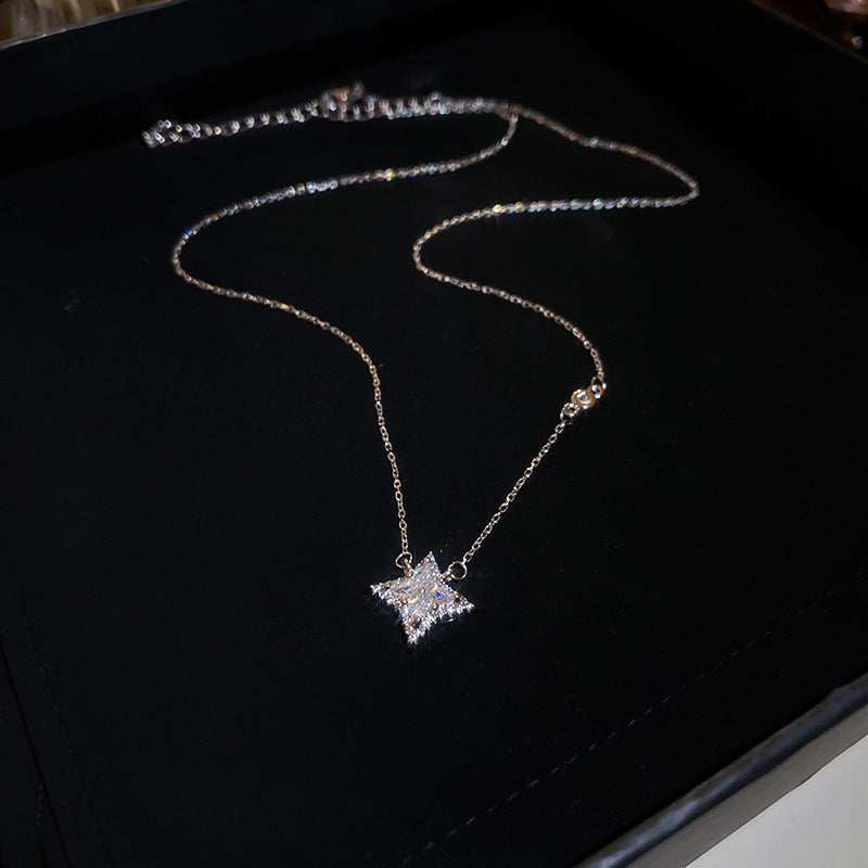 Elegante juego de collar y pulsera de cobre con forma de estrella con incrustaciones de circonita para mujer