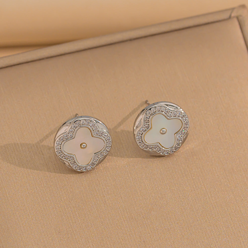 Collana da Donna in Acciaio al Titanio a Forma di Quadrifoglio Minimalista con Zirconi e Finitura Galvanizzata
